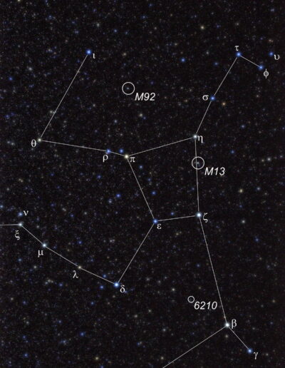 Das Sternbild Herkules ist an dem charakteristischen Trapez aus vier Sternen in der Mitte zu erkennen.