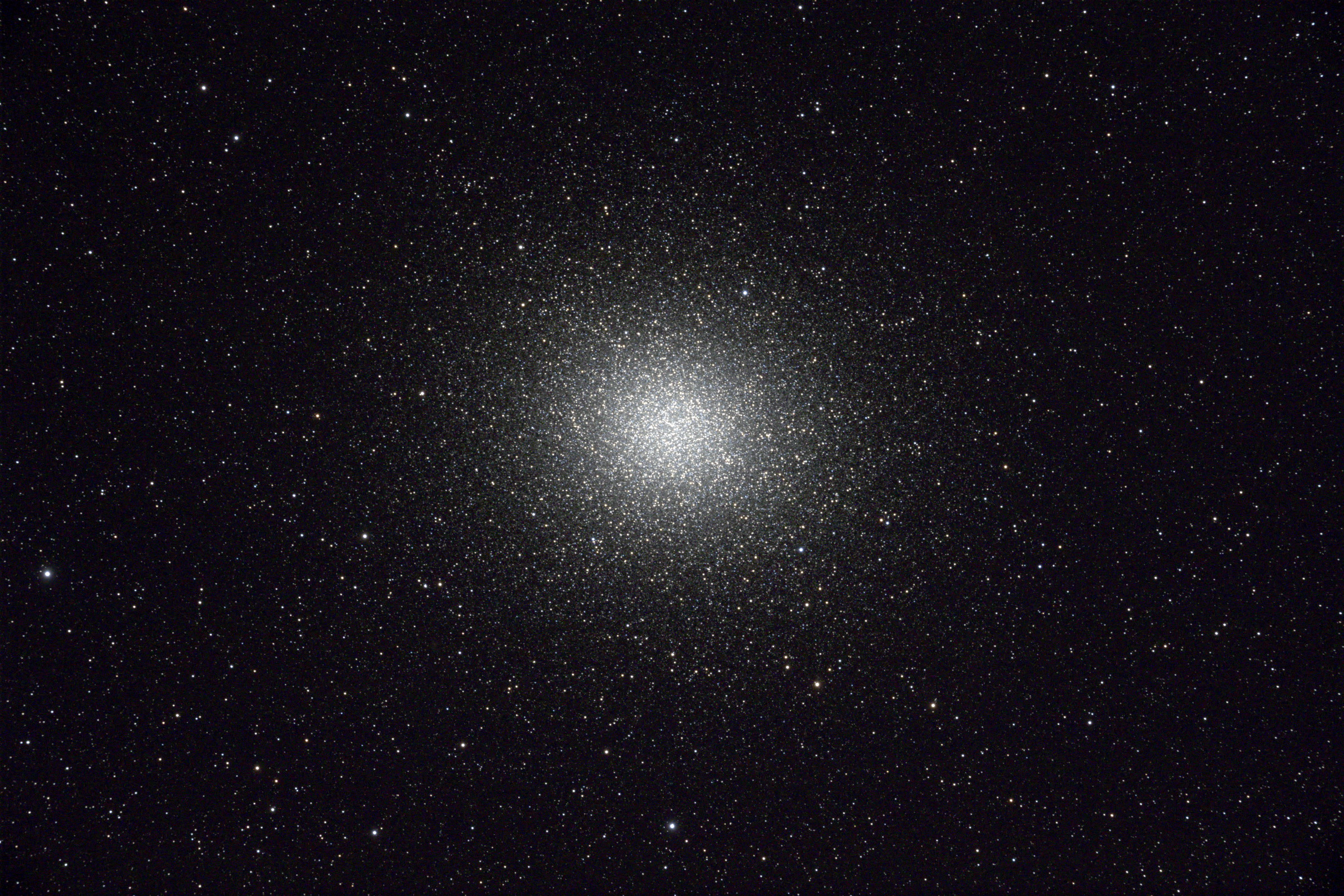 Omega Centauri oder NGC 5139 im Sternbild Kentaur ist der hellste Kugelsternhaufen des Himmels