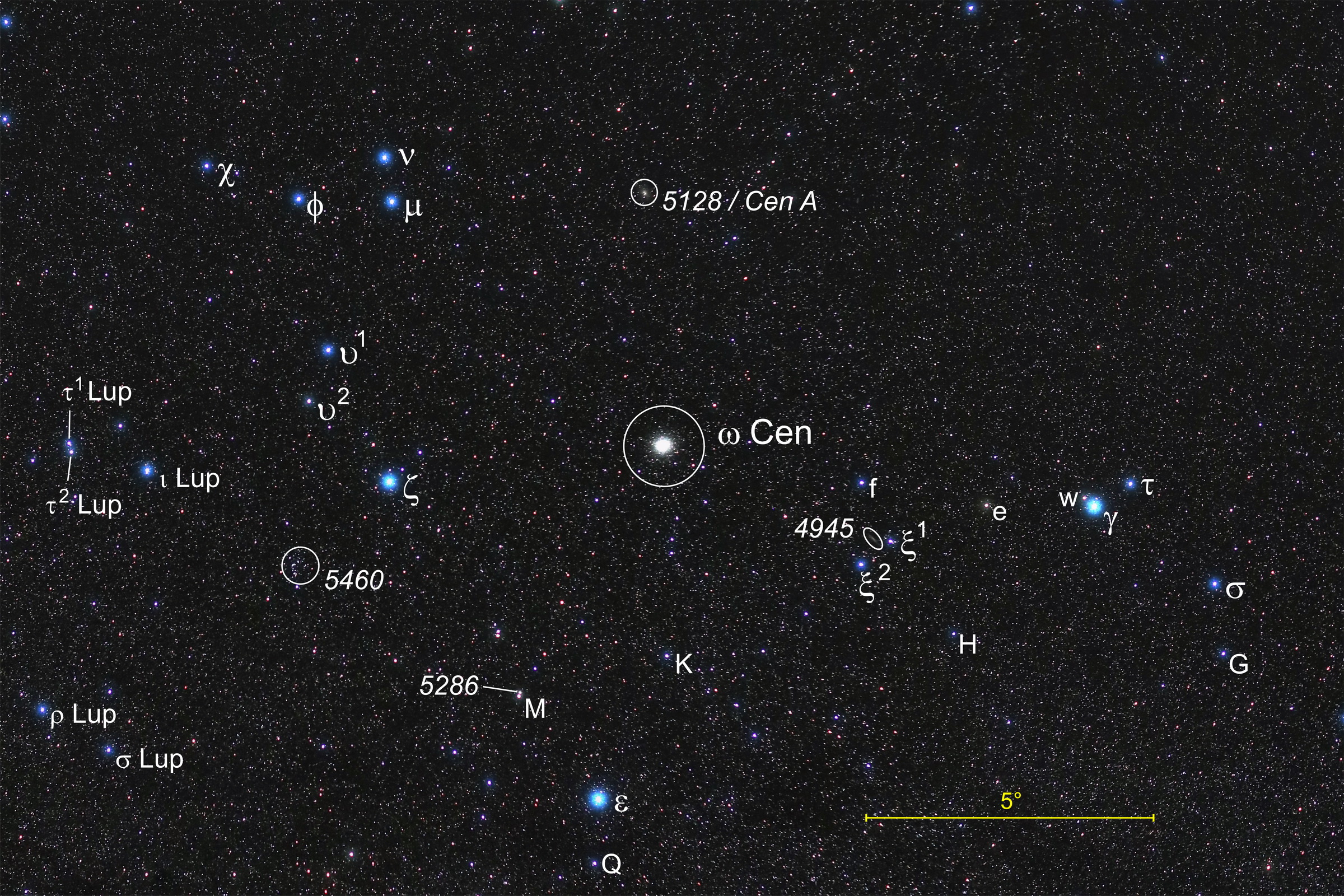 Die Umgebung des Kugelsternhaufens Omega Centauri mit beschrifteten Objekten
