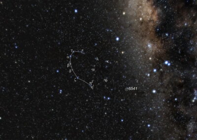 Die Südliche Krone (lateinisch: Corona Australis) ist ein Sternbild am Südhimmel neben dem Band der Milchstraße